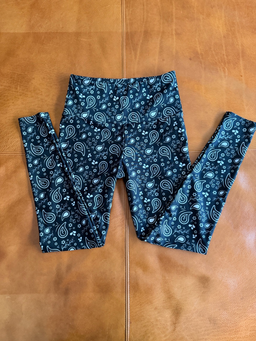 Black paisley bandana goldsheep leggings